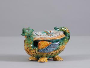 Urbino, XIV Secolo, Saliera a forma di Drago in maiolica policroma